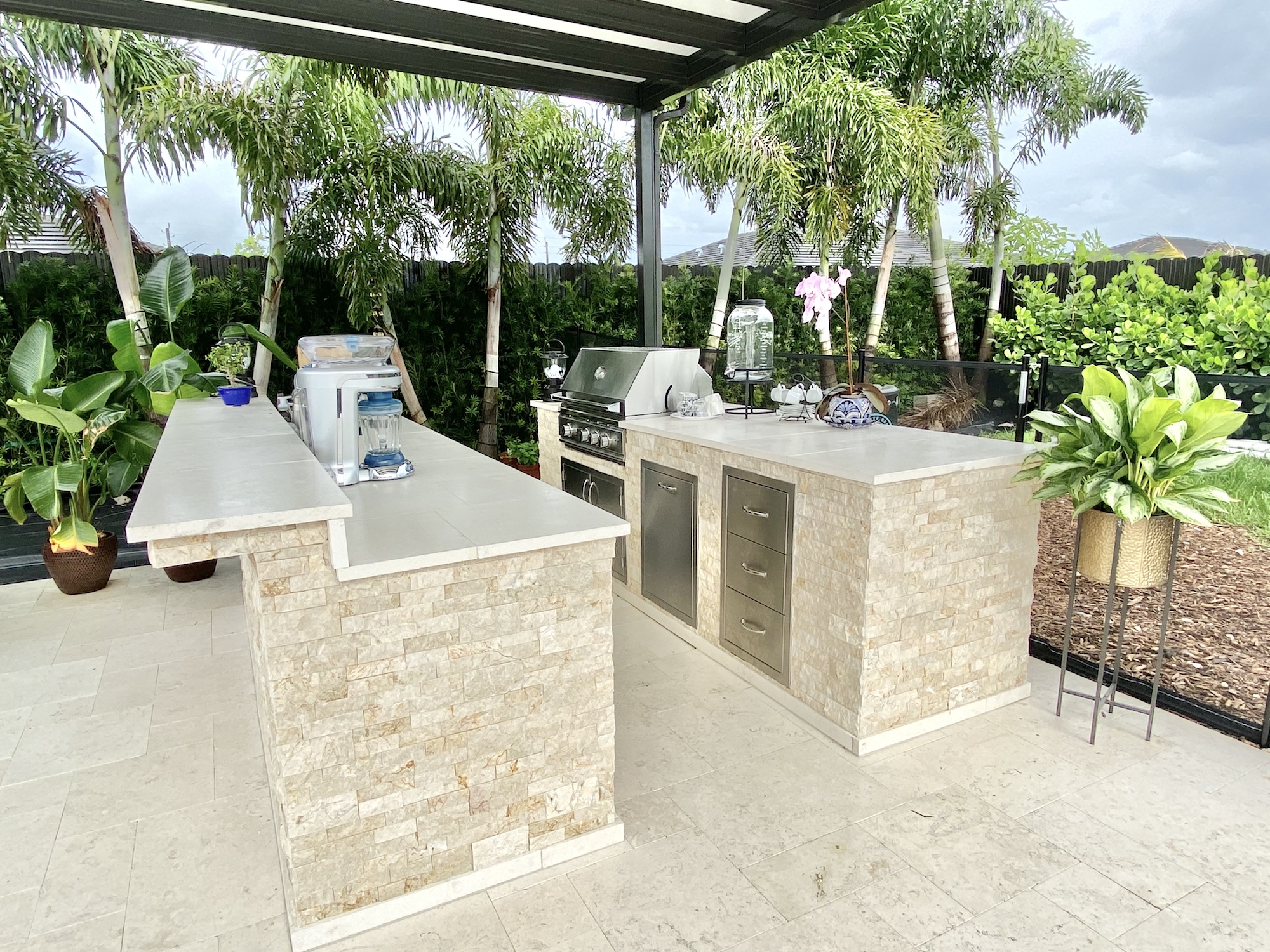 Tiki Huts and Outdoor Kitchens   Van Kirk Pools   Deerfield Beach, FL