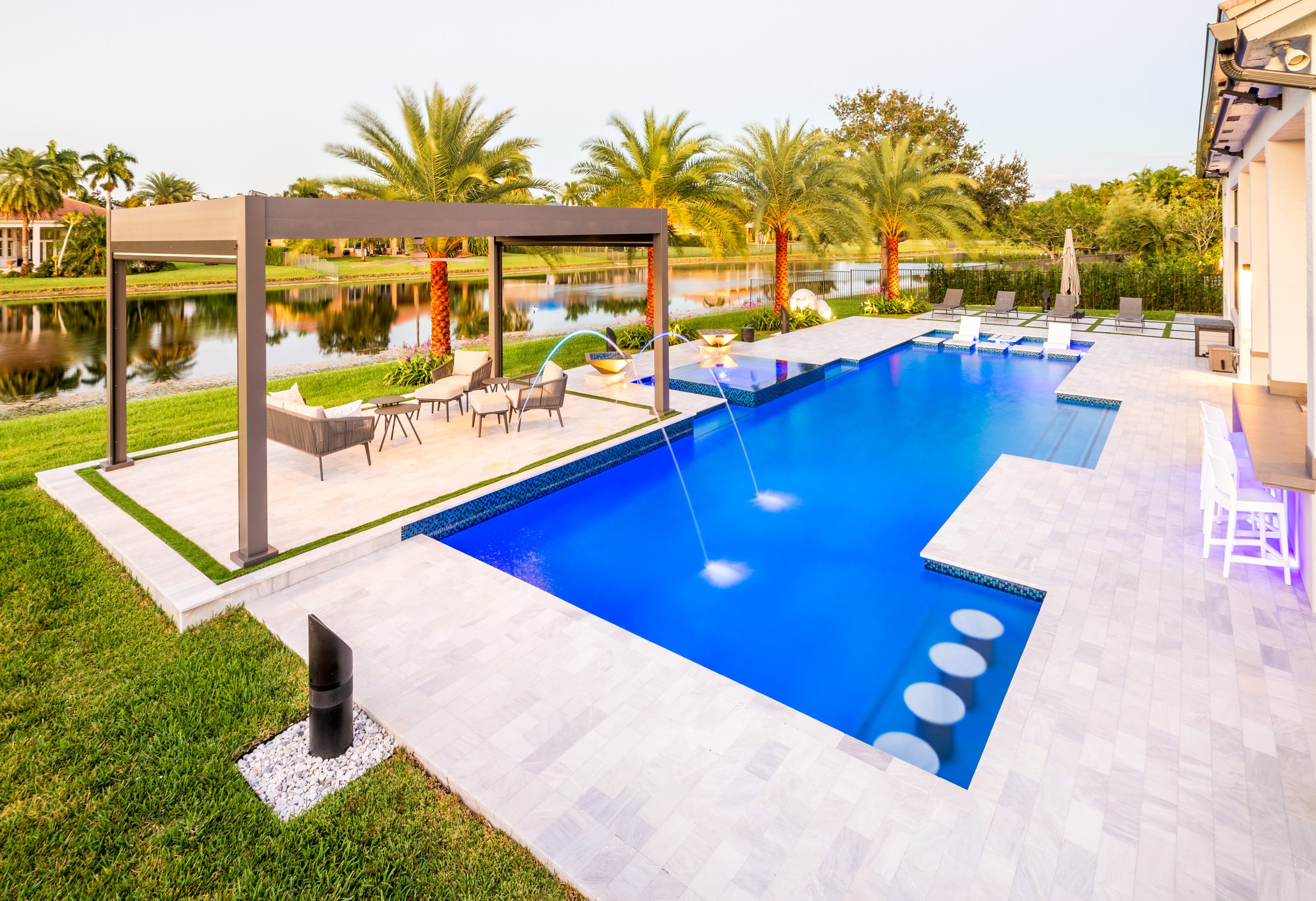 Custom luxury swimming pool built by professional pool builders in Parkland Florida